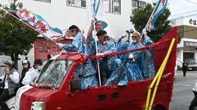 車の屋根をブッタ斬って“オープンカー”に…ヤンチャ度高め“沖縄・二十歳の集い”ルポ「捕まって6000円罰金払ったけどたいしたことない！」