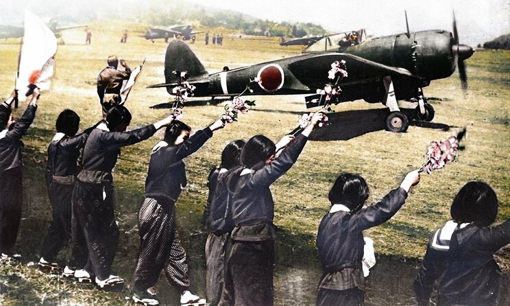 〈終戦81年〉出撃前の特攻隊、原爆のきのこ雲、火炎放射器で焼かれる沖縄…AI技術と対話をもとにカラー化した写真が繋ぐ“過去と現在”_46