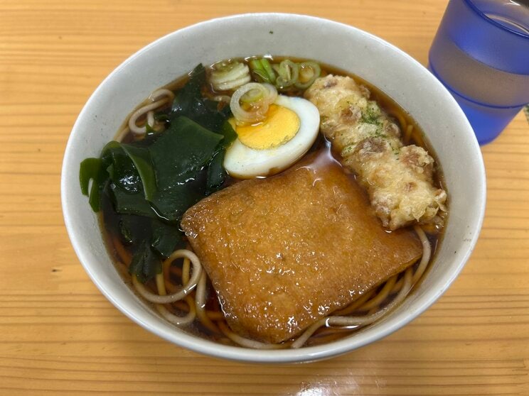 「朝そば」のトッピングもこんもり