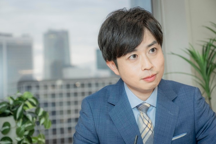 学生時代からたまに櫻井翔似と言われることがあった熊崎アナ。その他に元Kis-My-Ft2の北山宏光や、最近では見取り図・リリーに似ていると言われることも