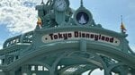〈ディズニーグリーティング問題〉「あの子がいるせいでキャラクターが私の方を見てくれない！」子連れ家族を悩ませる“オタの暗黙ルール”、運営は「しかるべき対応を」