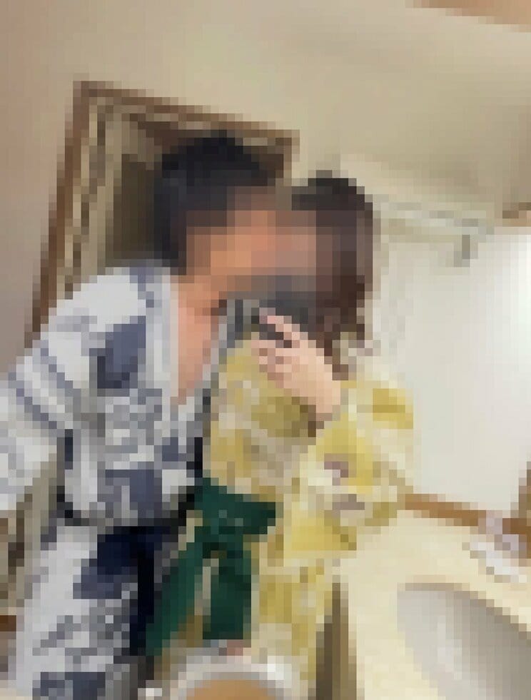 “独身偽装”したAと被害に遭った園田さん（写真／園田さん提供）