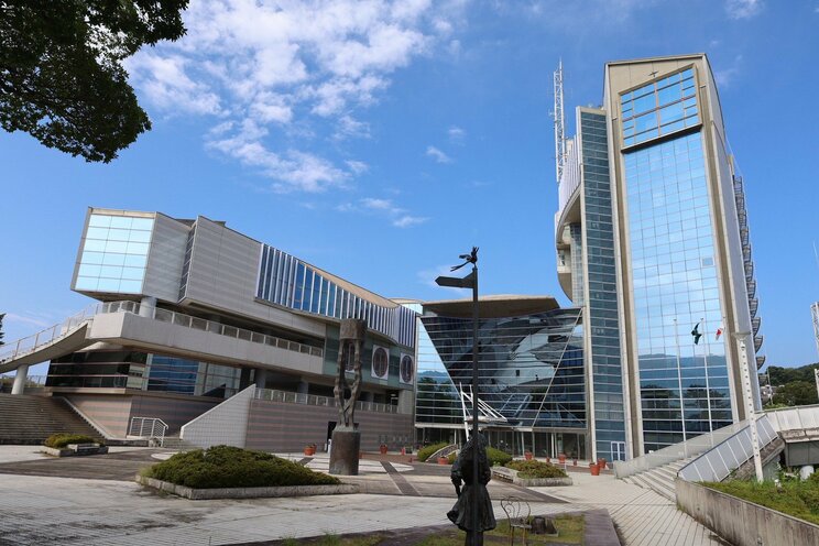 伊東市役所（撮影/集英社オンライン）