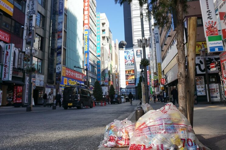 朝の新宿歌舞伎町