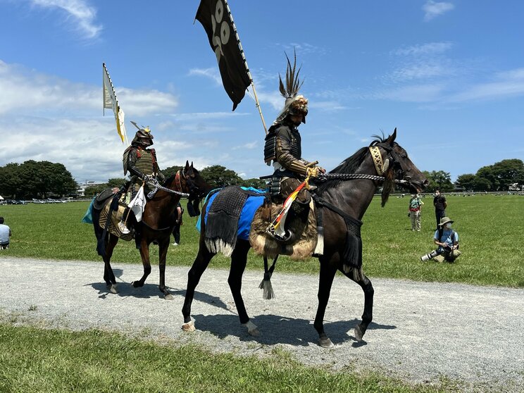 5つの「郷」から出陣した騎馬武者が擬似合戦場である雲雀ヶ原祭場地に集う　撮影／星野博美