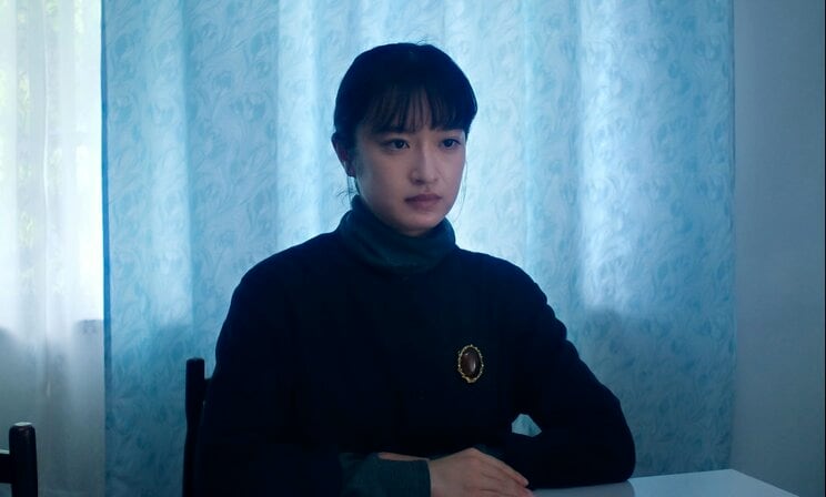 先生役が似合う門脇麦さん　©2025 BITTERS END/CHIAROSCURO