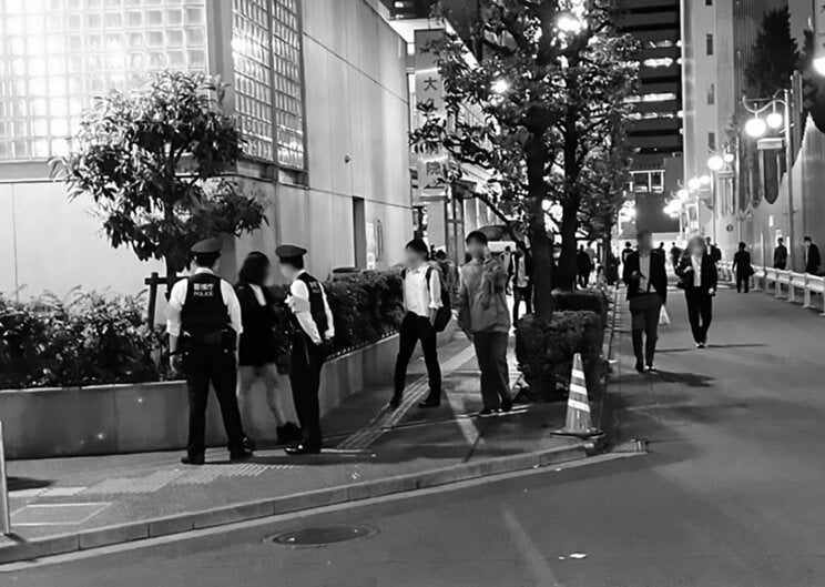 警察によるハイジア・大久保公園周辺の巡回が強化された（2022年10月／高木氏撮影）