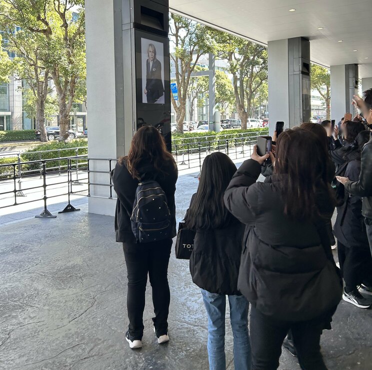 真矢さんの献花式の様子２（読者提供）