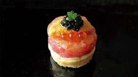 イノベーティブな鮨を味わえる！話題の新店「鮨 こう介」【TOKYO鮨の新名店】