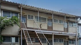 「家賃高すぎ」「実家を出られない」…働く若者を追い詰める“住まいの貧困”、中間層にまで広がる深刻な現実