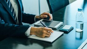 有給取得率は上昇、残業時間は半減するも、ストレスは減少せず。今どきのZ世代が活躍できる職場に必要な「二つの要素」とは