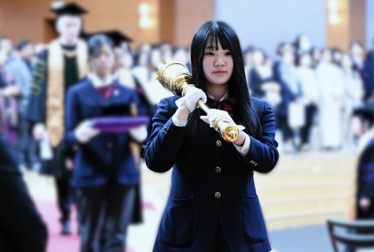 加藤さんは学校でも生徒会に所属し、式典などの重要な場面で活躍している（写真／本人提供）