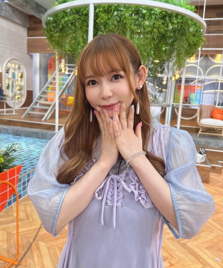 シャンソン歌手デビューするしょこたん（写真／本人Instagramより）