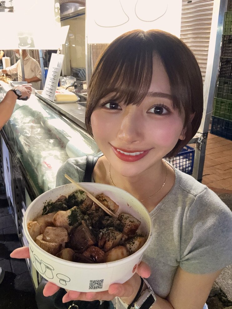 同じ人物でもメイクや服装の違いで昼職顔に見える（写真提供／きみのゆらのさん）