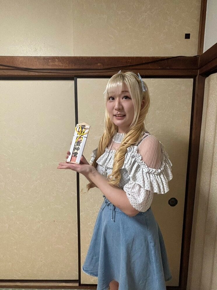 りゅうあさんの家に置かれているお札(撮影/集英社オンライン)