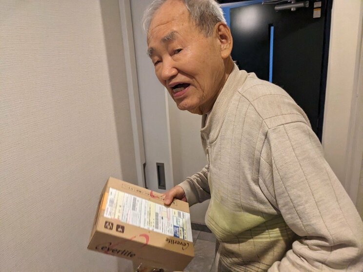 ズワイカニとモサエビが届いたかと思ったら「妻の荷物やったわ」と茂さん