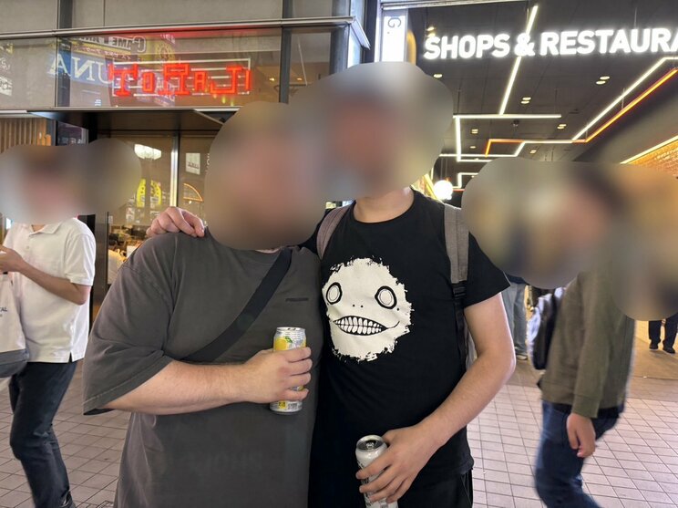 取材に応じてくれたフランス人2人組(写真/集英社オンライン)