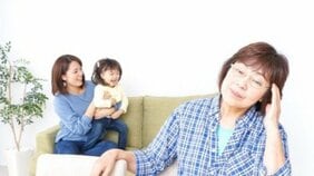 《お盆帰省》「5日は長いね」「帰ったらじぃじとモヤシ生活よ」孫はかわいい、でも正直しんどい、お金もかかる…祖父母の切実な本音