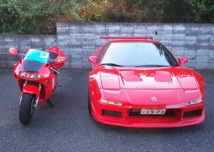 売ることになった「NSX」と「NR」（本人SNSより）