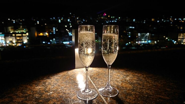 ドラマのようなデート　※写真はイメージです（写真／PhotoAC）