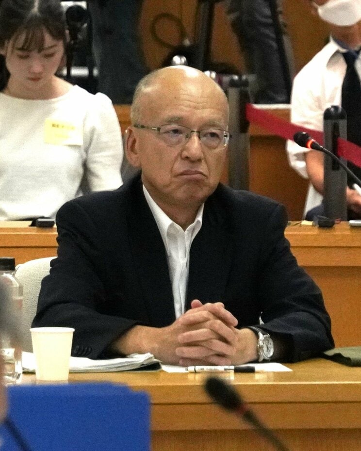 昨年9月６日、兵庫県議会百条委で証人尋問を受ける片山安孝元副知事（撮影／集英社オンライン）