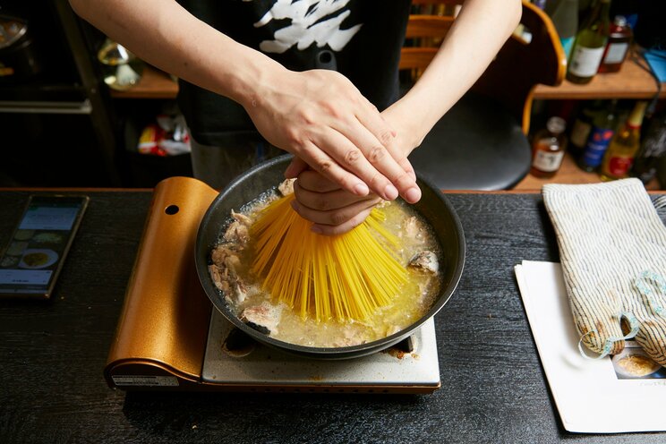 材料も財布も心も「虚無」でOK。料理研究家・リュウジが無駄を極限まで削ぎ落としたのにウマイと話題のチャーハンとカルボナーラとは？_04