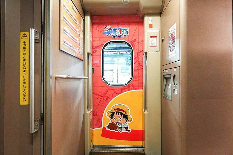「ONE PIECE新幹線」第3シリーズのドア Ⓒ尾田栄一郎／集英社・フジテレビ・東映アニメーション（画像提供／西日本旅客鉄道株式会社）