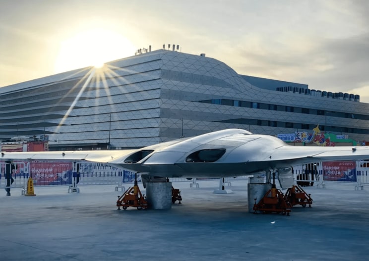 長春の航空ショーではじめて公開され、オンラインで拡散された謎の全翼機（中国版Xより）