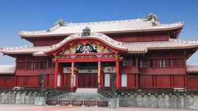戦争当初は攻撃目標でなかった首里城は、なぜ狙われたのか…首里城が沖縄戦で焼け落ちるまで「海兵隊による文化財の略奪を防ぐねらいも…」