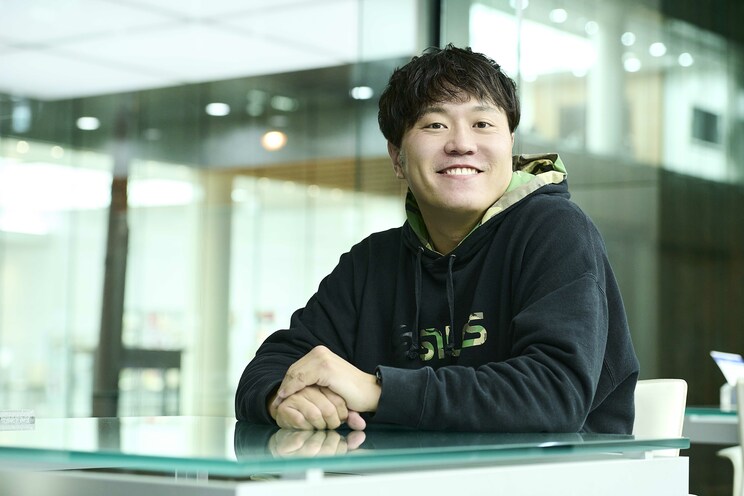 「めちゃくちゃ面白くても消えていった芸人がいたからその背中を見て学んだ」と話すエハラ氏