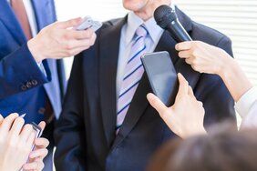 あおり記事や根拠のないデマがはびこるSNSから週刊誌のゴシップまで…人はなぜ“ウワサ”を信じてしまうのか？　情報はもはやエンタメという凋落