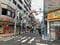 駒込駅前にある街の代表的な商店街「アザレア通り商店街」（撮影／集英社オンライン）