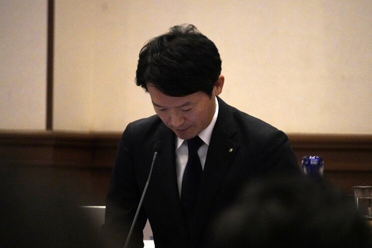 ６月３日、兵庫県議会本会議で情報漏えいについて陳謝する斎藤元彦知事（撮影／集英社オンライン）
