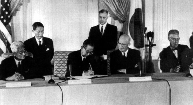 1960年１月19日、新日米安保条約調印。写真＝AP/アフロ