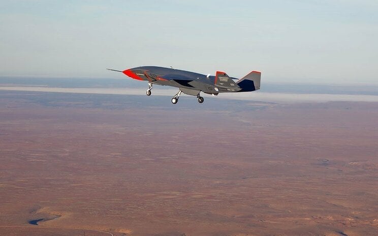 飛行するAI無人戦闘機、MQ-28 ゴーストバット（写真／豪国防省）