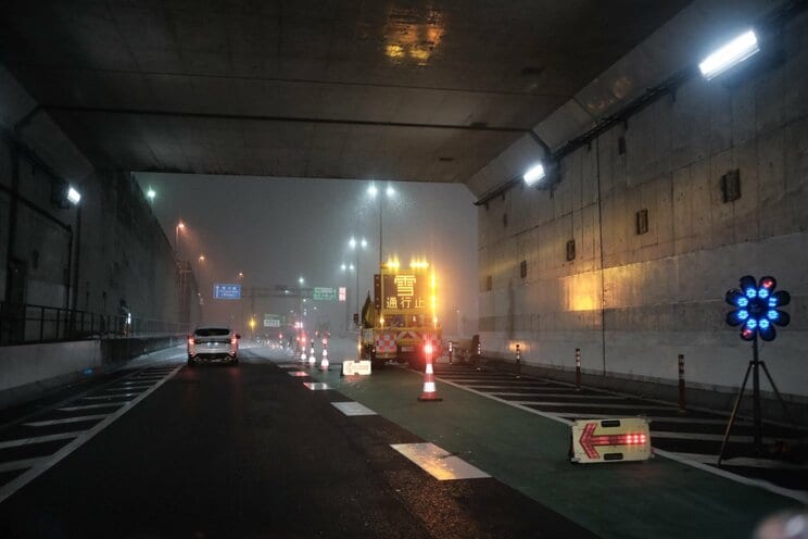 〈大寒波襲来・写真多数〉電車はストップ・渋滞40キロ・タクシー大行列・立ち往生、それでも開いていた牛丼屋に安堵…豪雪の京都ルポ「完全に大雪を舐めていました」_3