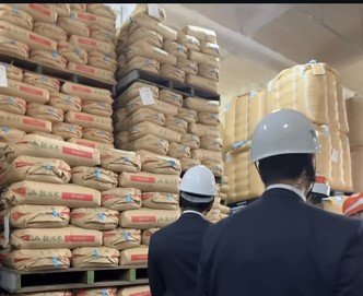備蓄米を視察する進次郎大臣（ＳＮＳより）