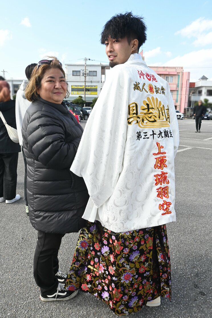 母親とともに来場した新成人