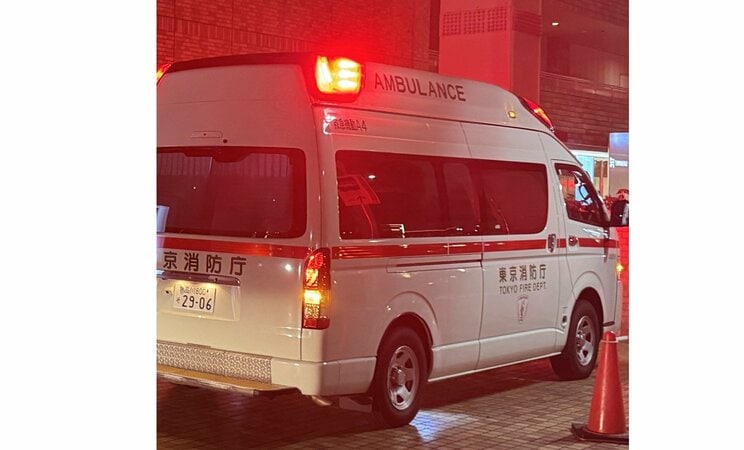 事件直後のサンシャインに駆け付けた救急車（撮影／集英社オンライン）