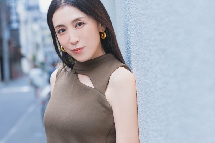 〈雛形あきこ、約30年ぶり水着〉「衝撃を受けてもらいたかった」22年ぶり写真集で“今の私”をさらけ出した理由_17