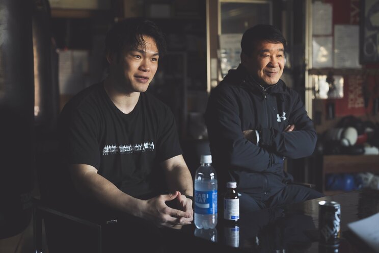 「この枠はお前のために空いている」渡嘉敷勝男×20歳の怪物ボクサー・石井龍虎、爆笑師弟トークの裏にあった“日本初”への執念_2