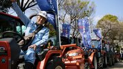 「このままだと農業滅びるぞ!」30台のトラクターと農家ら4500人が都心に集結…“令和の百姓一揆”を掲げるコメ農家たちの叫び…デモを見た原宿の若者たちの反応は