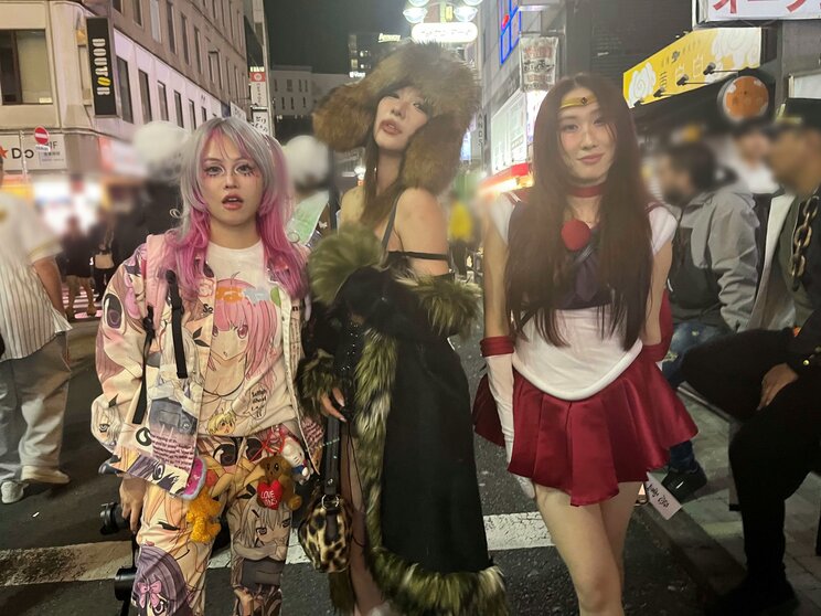 〈外国人だらけの渋谷ハロウィーン〉「休止？シラナイヨ」「誰も止められないヨ」酒がなくてもハイテンションで…_21