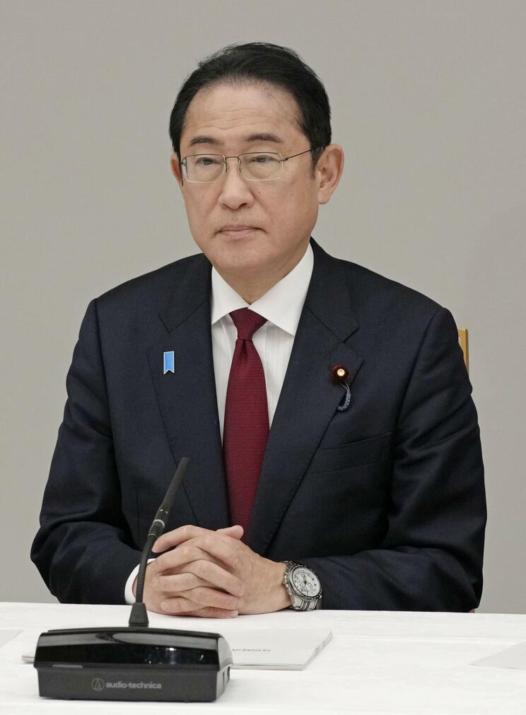 月例経済報告等に関する関係閣僚会議に臨む岸田首相