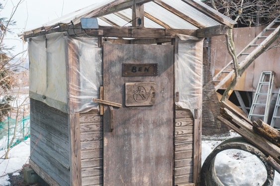 余一さんが自作したトイレ（写真／本人提供）