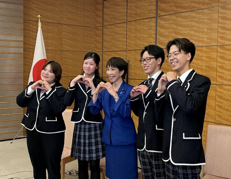 未来を担う高校生たちと日本の未来について意見交換した高市早苗氏（公式Xより）