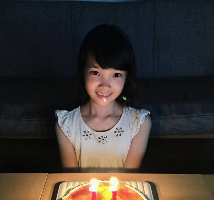 小学生の頃のナナミさん（家族提供）