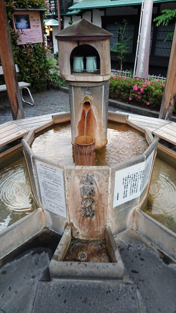 日本一美味しい温泉、まずい温泉はどこ？　ハマると深い「飲泉」の世界_e
