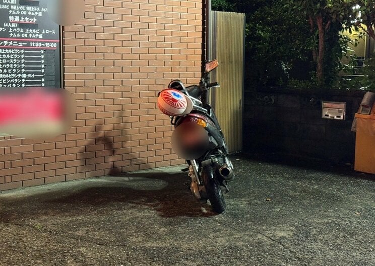 現場に停められていたバイク（撮影／集英社オンライン）