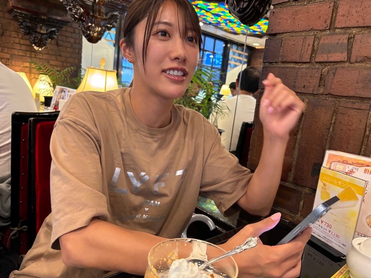 取材に応じる竹内さん（撮影／集英社オンライン）